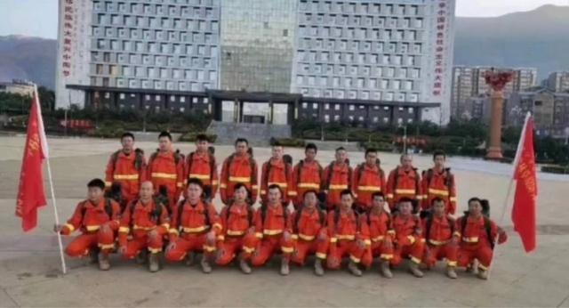 凉山大火幸存消防员再次救火,凉山木里大火幸存队员回营