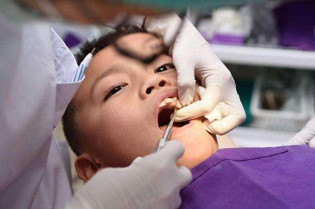 6岁小孩长了双排牙怎么办,6岁小孩长出双排牙是不是龅牙