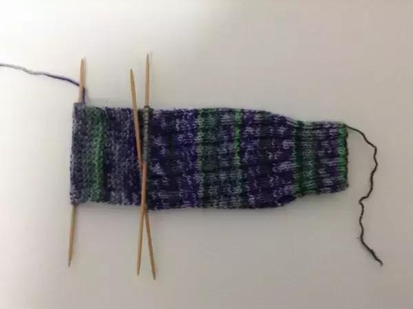 珊瑚绒线织袜子教程简易,如何编织冬天袜子教程