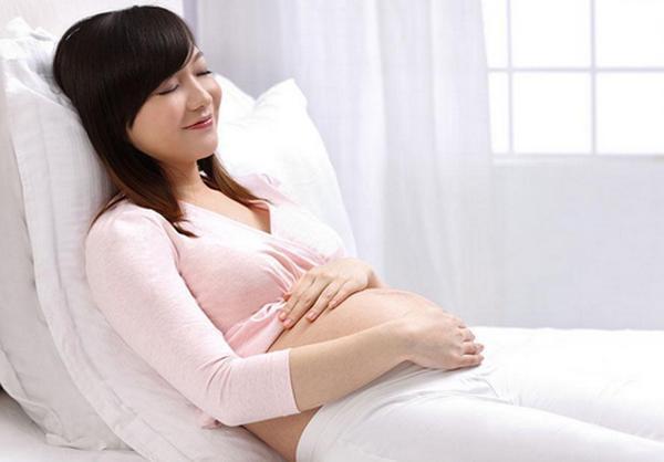 胎宝宝旋转翻身孕妈是什么感觉,孕妈半夜睡觉时胎宝在干嘛