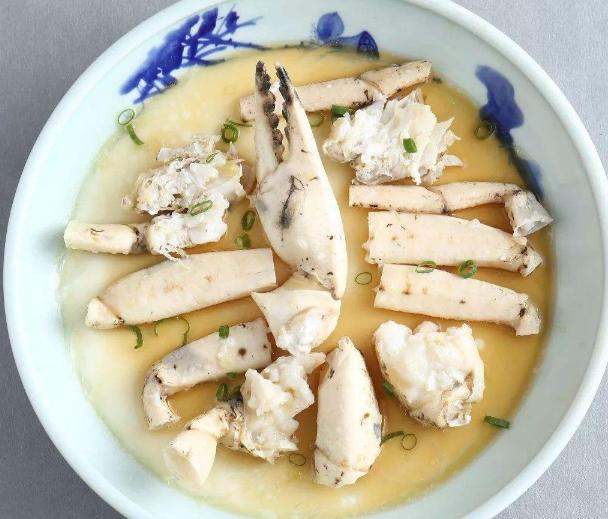 螃蟹比较小但是比较好吃,螃蟹有红色的有白色的