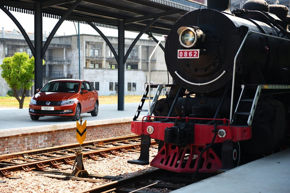 桑塔纳1.6一代人的梦想,大众桑塔纳内饰进化过程