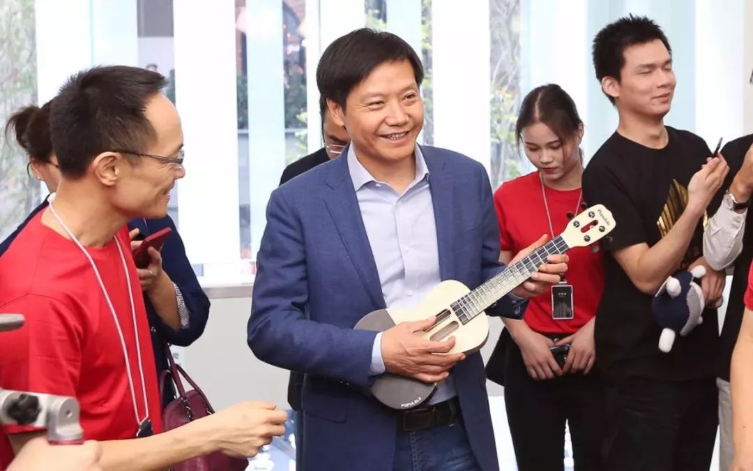 只需十分钟小白也能钢琴弹唱,智能尤克里里新手入门教程