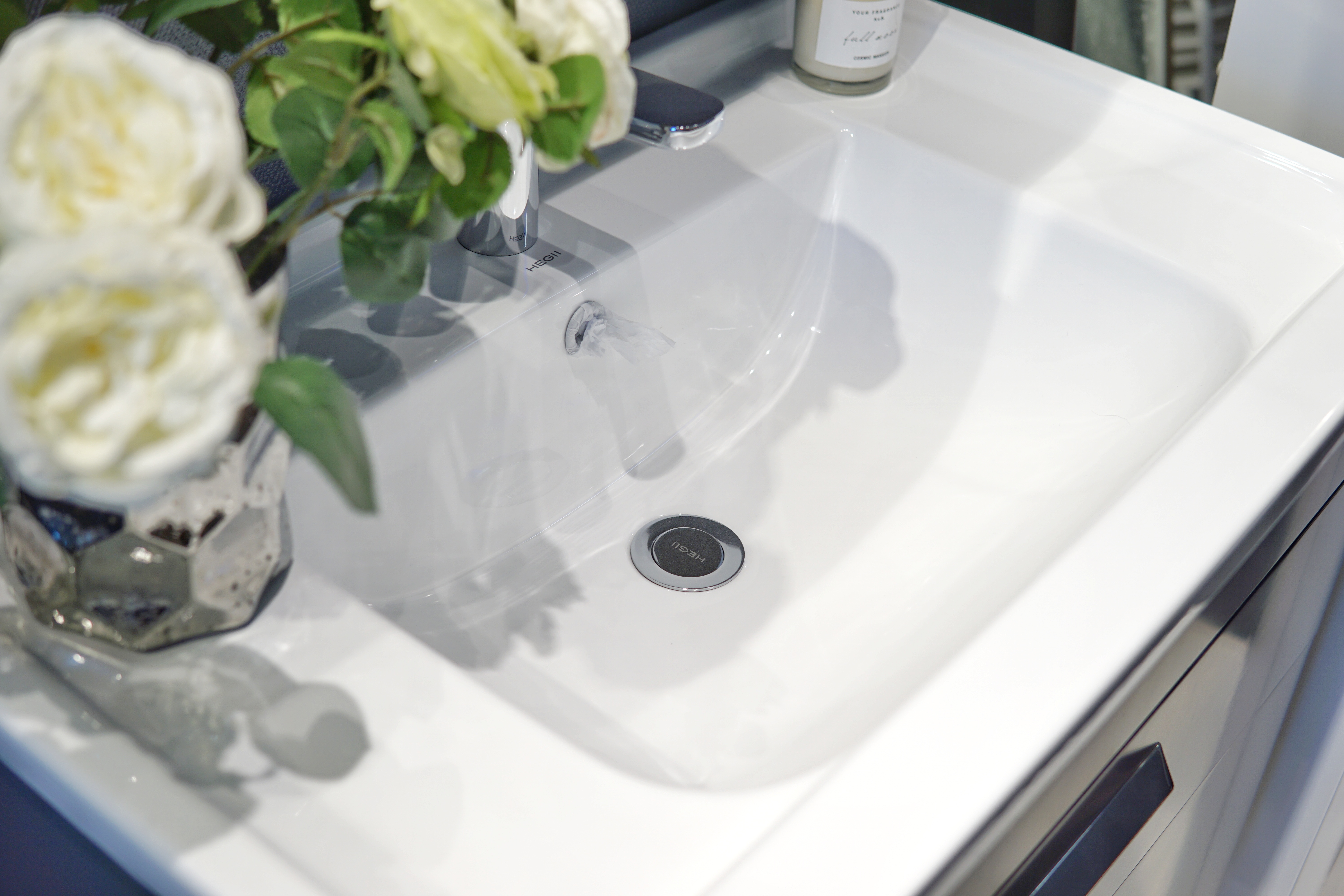 卫浴柜和浴缸哪个好用一些,卫浴选购