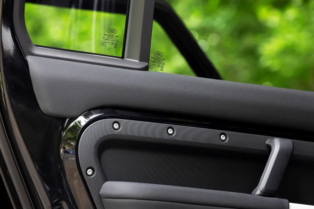 最新路虎卫士越野车,路虎卫士固特异at胎