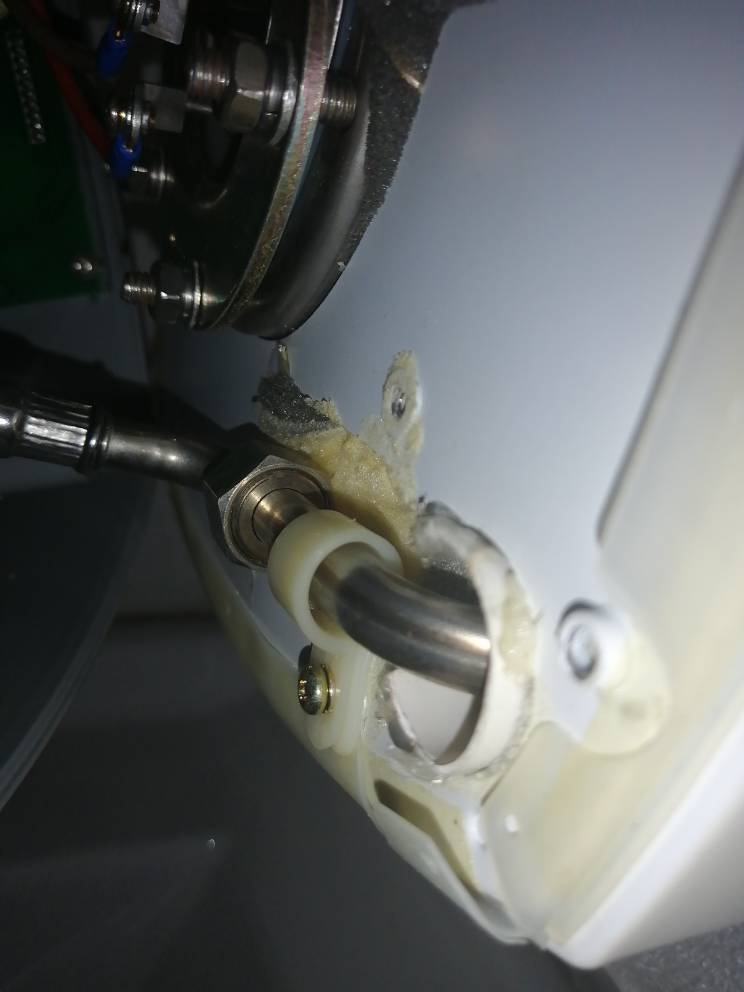 电热水器镁棒螺丝锈死怎么办,电热水器镁棒锈死拿不下来