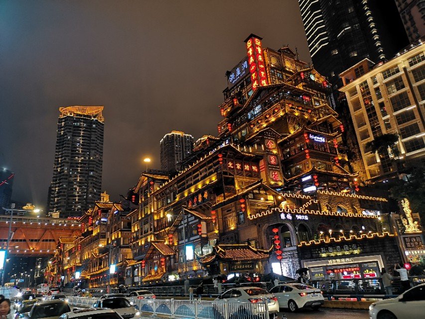 和颐洪崖洞酒店江景落地窗,和颐重庆解放碑洪崖洞店选房