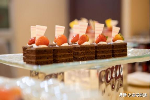 天诚丽筠酒店“浅花.迷夏”主题婚礼沙龙在津举行