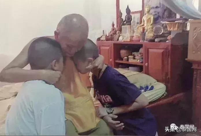 这名一生捐款60亿的高僧走了，曾救人无数，泰王也向他下跪……