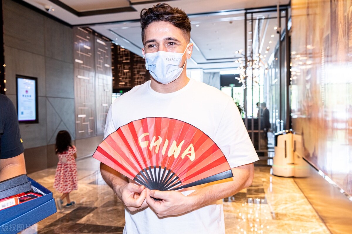 洛国富武磊最新消息,洛国富拥抱武磊