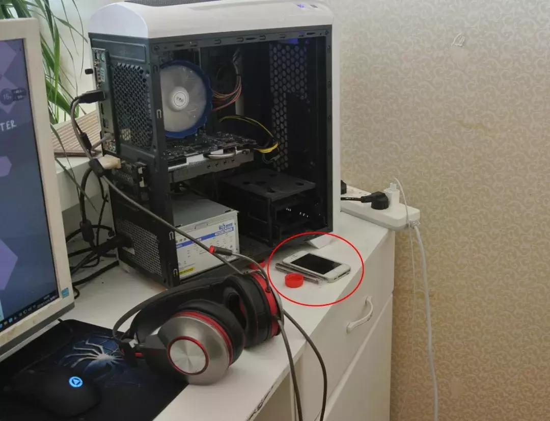 他把同事账号里的虚拟礼物卖了，被以盗窃罪公诉