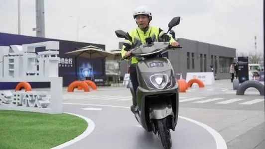 雅迪vflyg100max,新款雅迪2.0