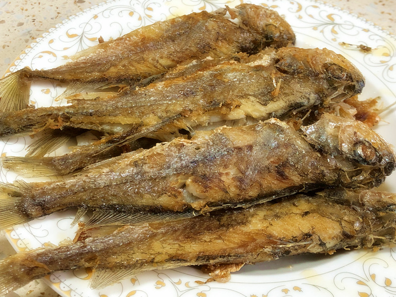 无论煎什么鱼一定不要先下油锅,煎鱼时可别直接下油锅记住这3点