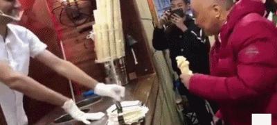 搞笑gif图妹子你这智商真是堪忧啊,妹子超搞笑gif