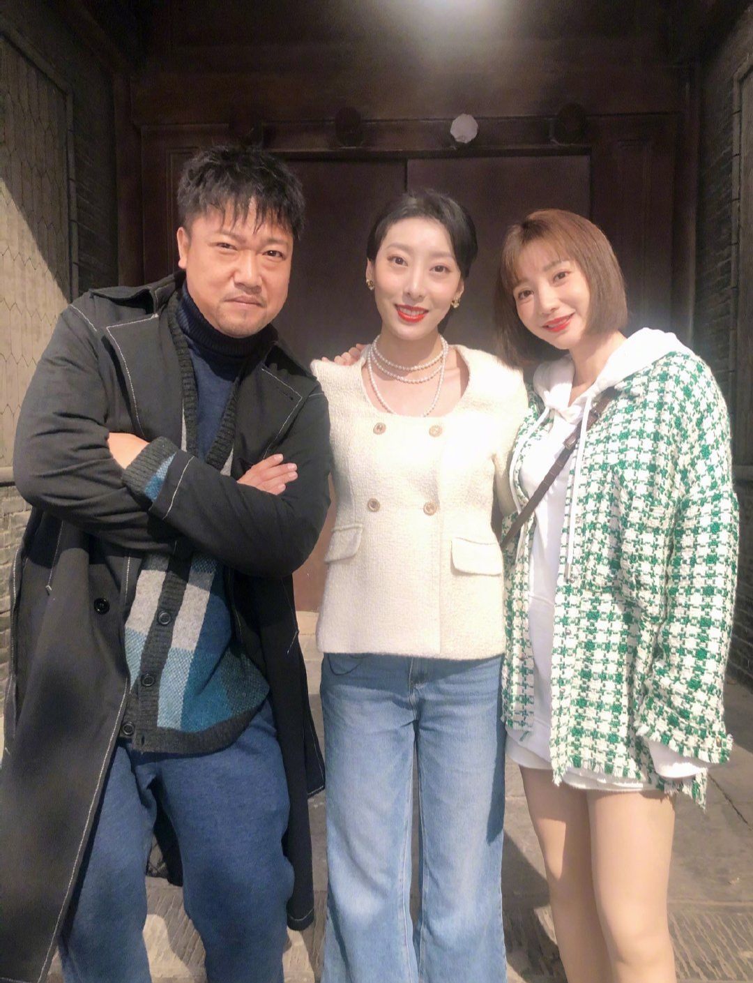 柳岩穿吊带衫,柳岩白色吊带衫