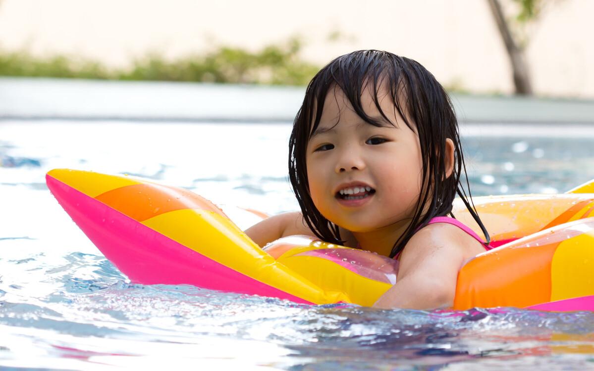 孩子落水自救方法视频,落水后想自救用自身游泳方式自救