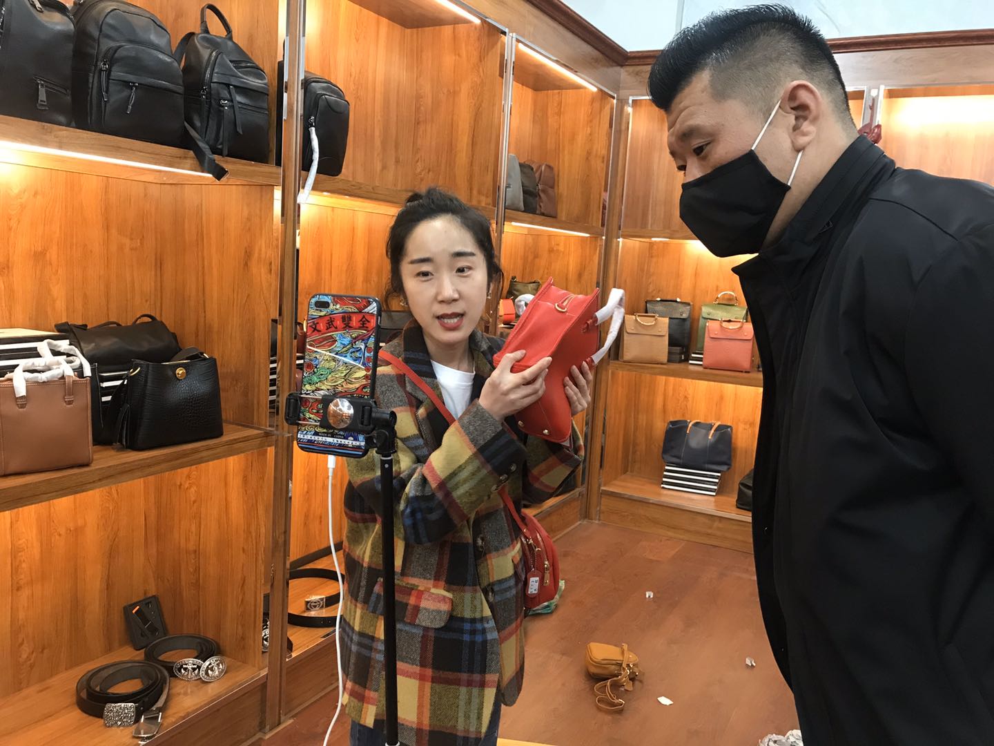 南台箱包市场开启1+2营业模式,南台箱包市场开业