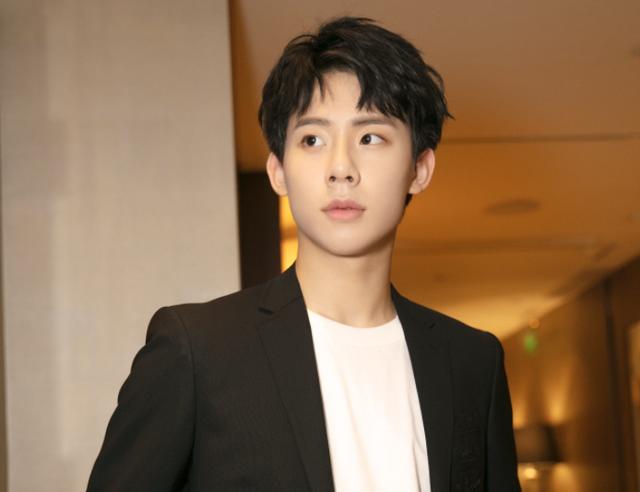 澶氬悕鏄庢槦琚垎鍑轰拱閽绘垝,澶氫綅鑹轰汉鍋峰伔璐拱閽绘垝琚洕