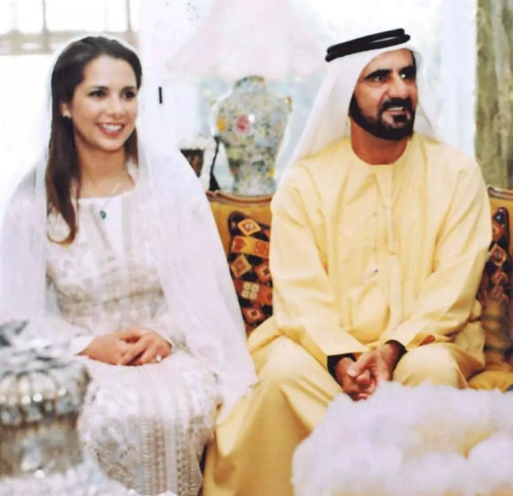 迪拜太子妃引得兄弟反目，和王子订婚又被退婚，11年后29岁嫁表哥