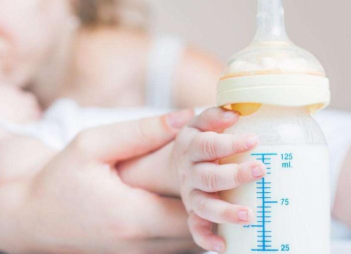 宝宝吃奶瓶吐奶排斥奶瓶怎么办,宝宝喝药用奶瓶以后排斥奶瓶