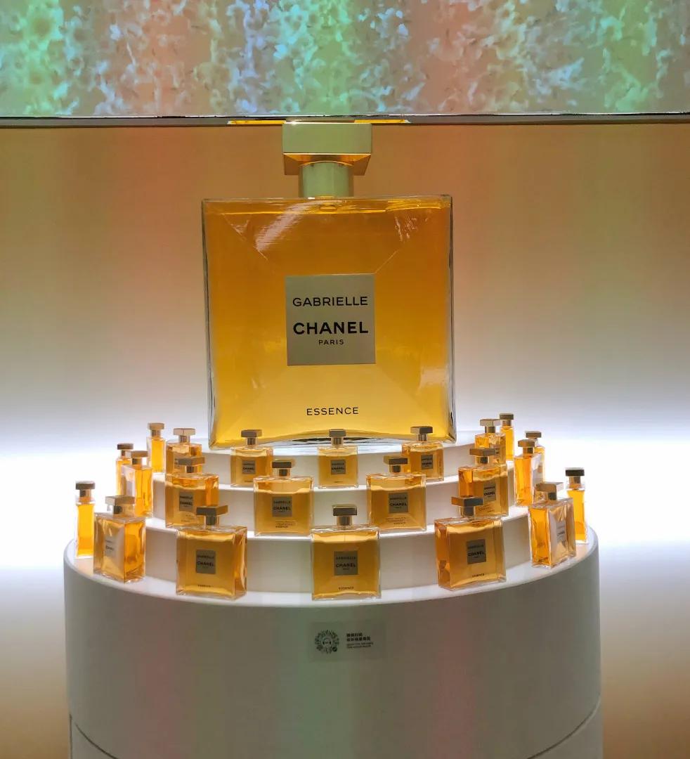 去看香奈儿香水展,感知香奈儿香水展2021展览图片