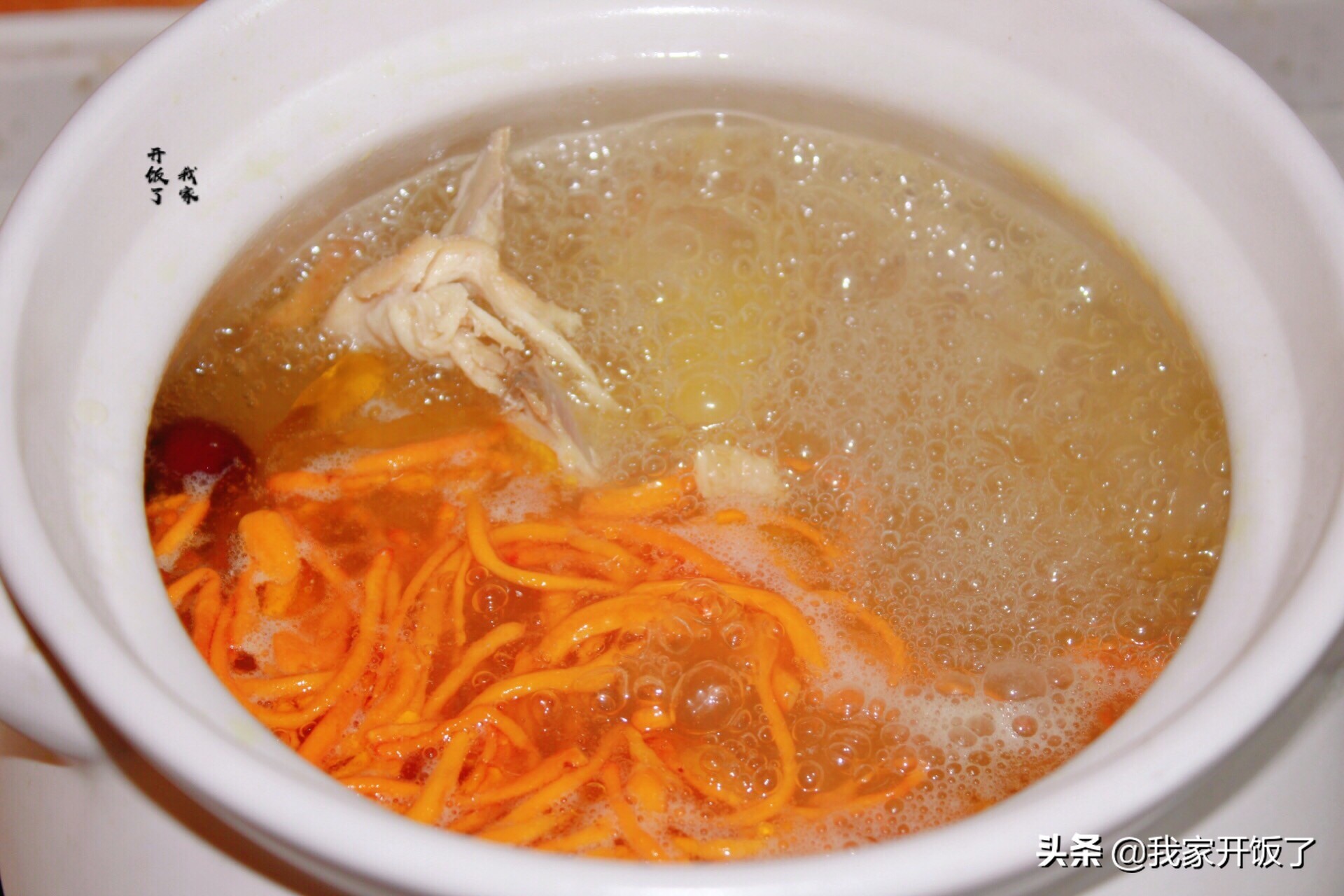 立冬进补乌鸡汤,立冬清补凉炖鸡汤