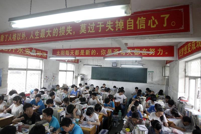 15岁B站女孩：从五号线逃生后，我想讲讲我在小县城做的人性实验