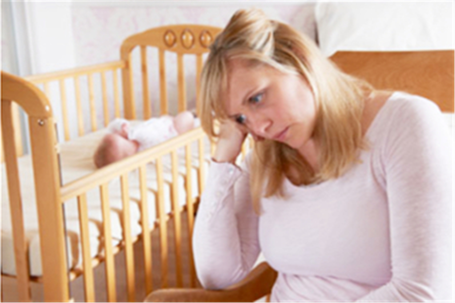 月子里睡不着心情烦躁,月子里很困睡不着怎么办