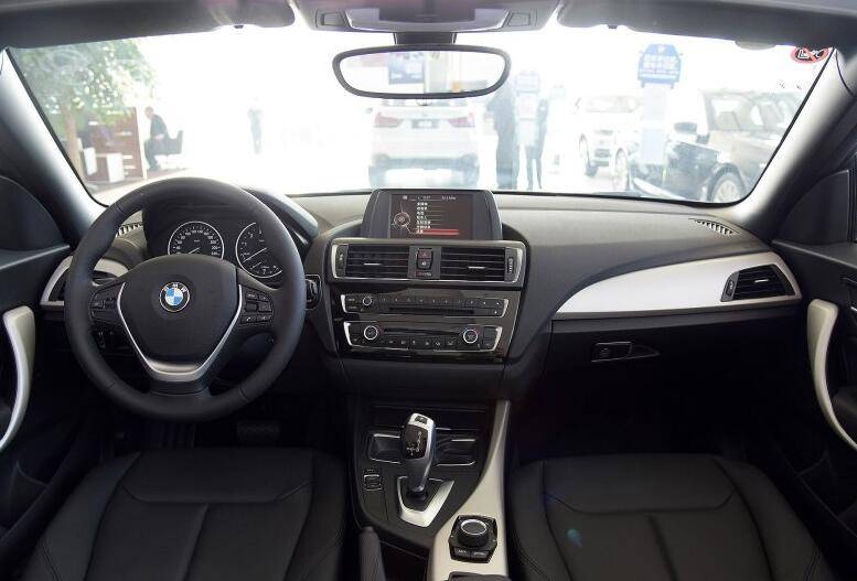 宝马2系敞篷车值不值得买代步,11万公里的宝马2系敞篷值得入手吗