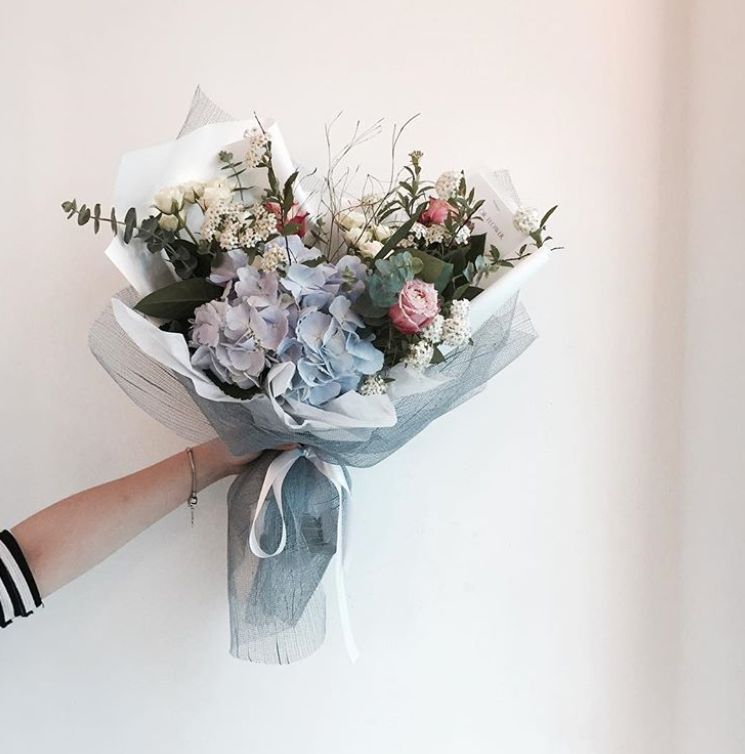 圣诞节送女生白玫瑰的花语,圣诞节送女孩子花的花语