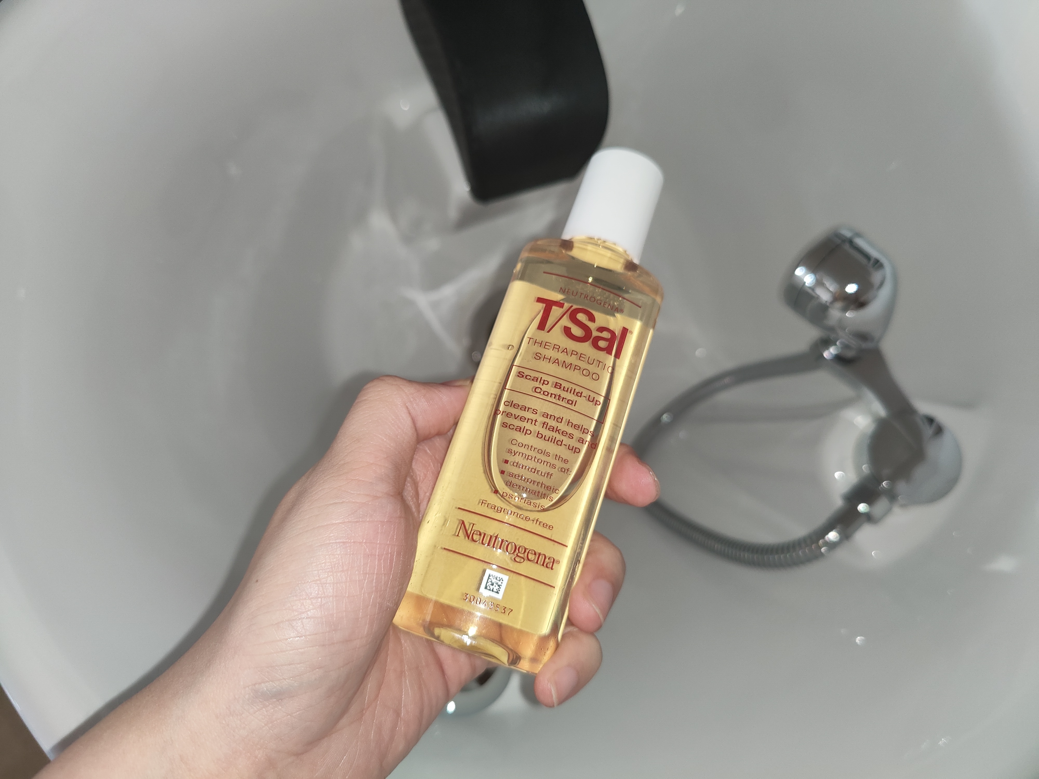 含水杨酸的洗发水对头皮有伤害吗,头皮水杨酸治疗