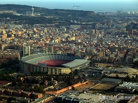 诺坎普球场的较量,坎普诺球场门前