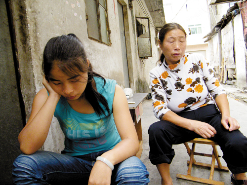 婆婆摔倒在地儿媳视而不见,婆婆摔骨折了儿媳妇不照顾