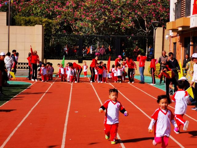 快乐运动幼儿园,快乐运动会幼儿园作品