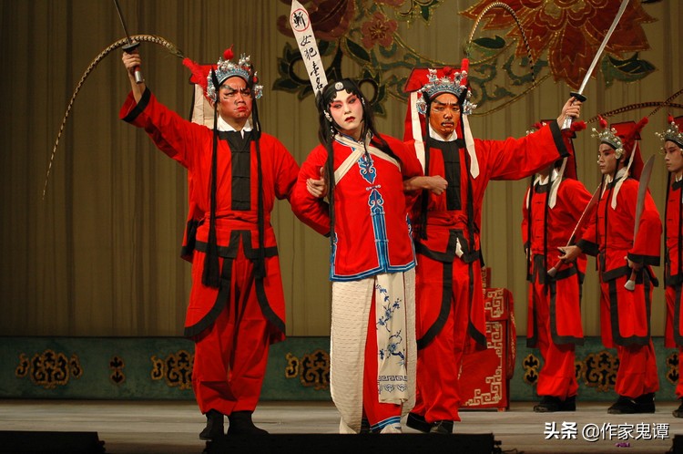 千古窦娥冤：血溅三尺白练，六月飞雪，楚洲大旱，三桩誓愿鸣屈冤