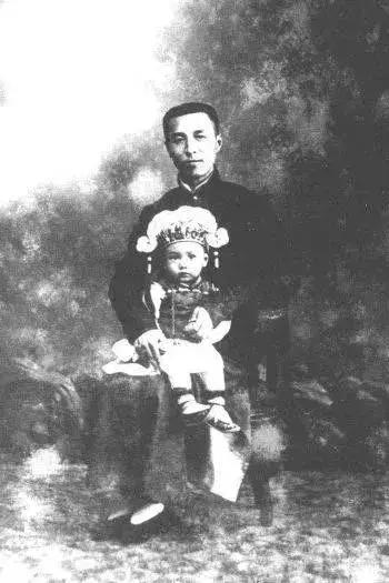 她是金庸表姐，徐志摩表妹，和一代男神的爱情堪称范本