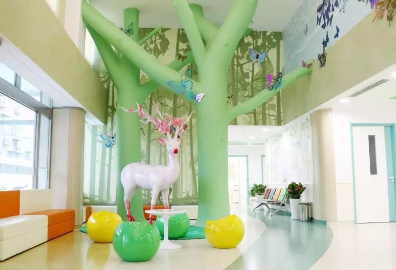 近看需要戴眼镜吗,近看模糊远看清晰戴什么眼镜