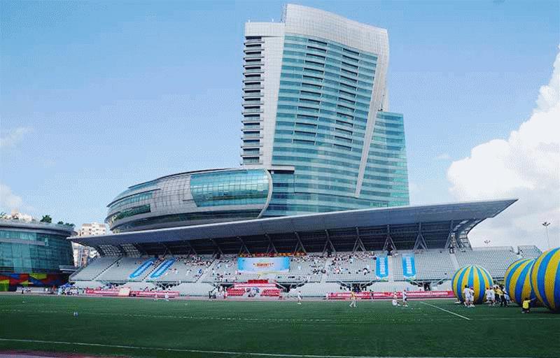 夏日炎炎游泳,炎炎夏日露天游泳池