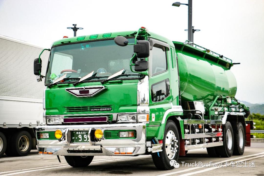 日本高速公路服务区随拍！卡车居然都这么帅