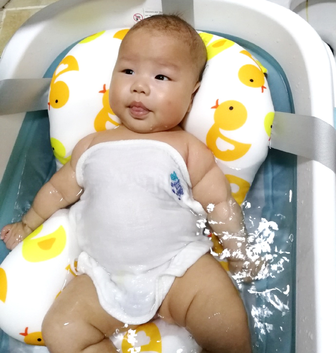 春天在家给宝宝洗澡注意什么,春天给宝宝洗澡怎么洗