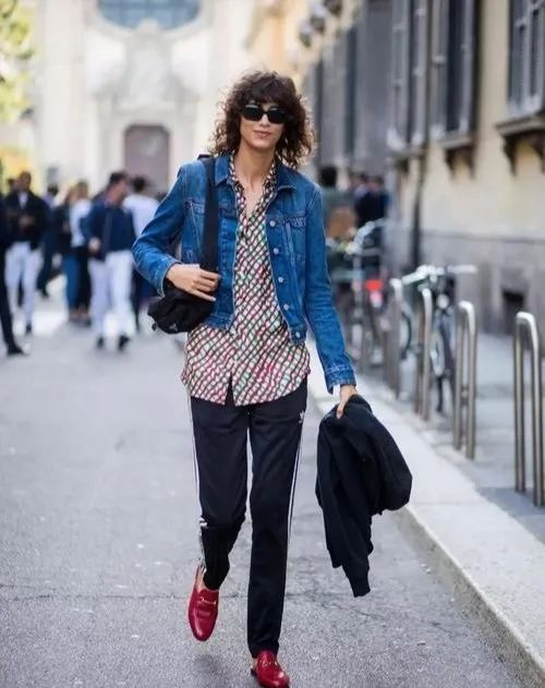 说背腰包土的，那是你不会背