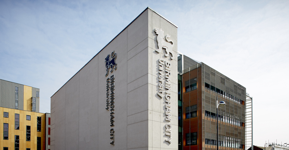 英国伯明翰最繁华的地方,英国伯明翰地理位置