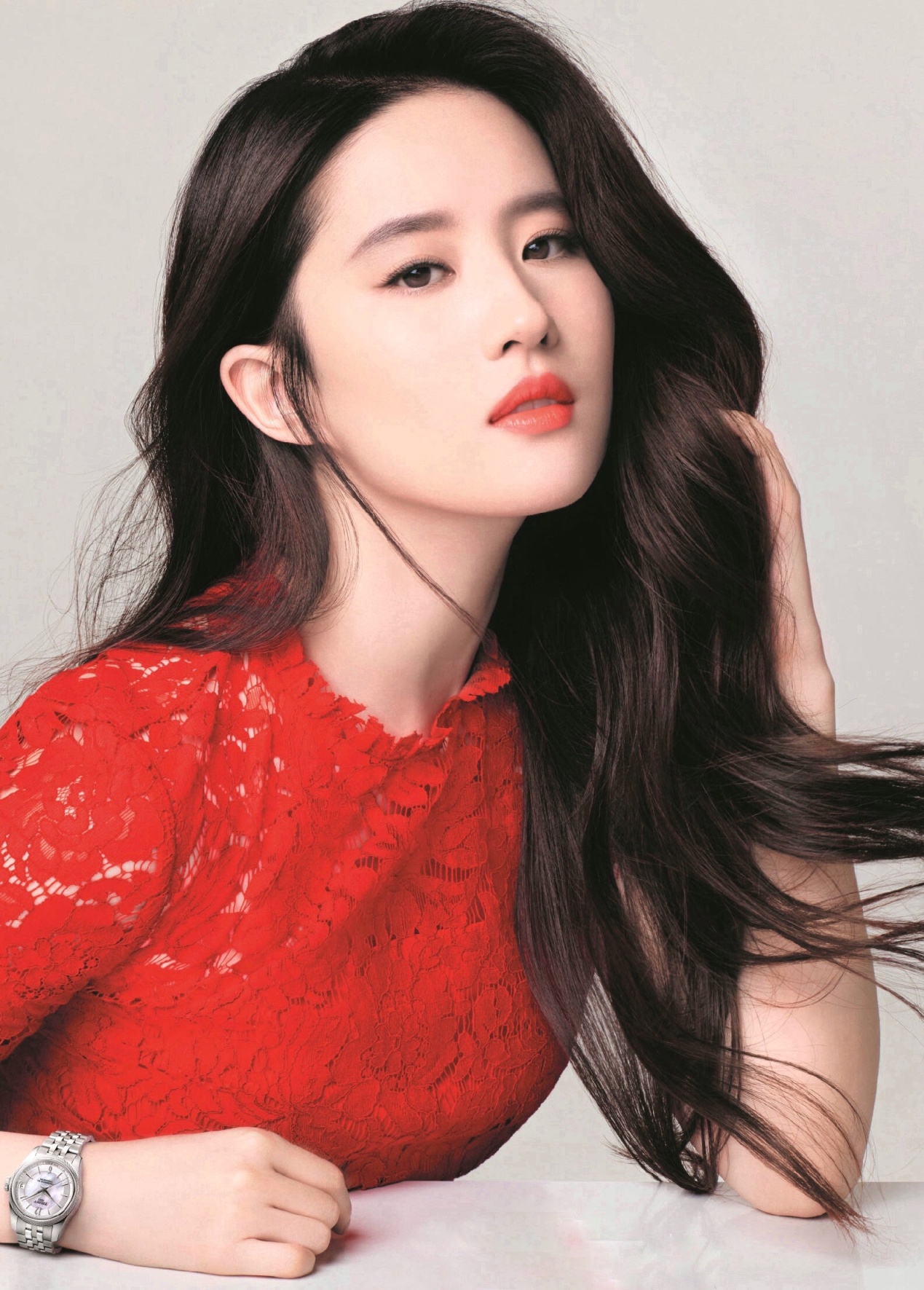 天生的美人胚子，脸上一般具有4个特征，淡妆浓妆都很好看