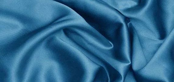 家用窗帘选什么材质的比较划算,客厅和卧室窗帘材质要选一样的吗