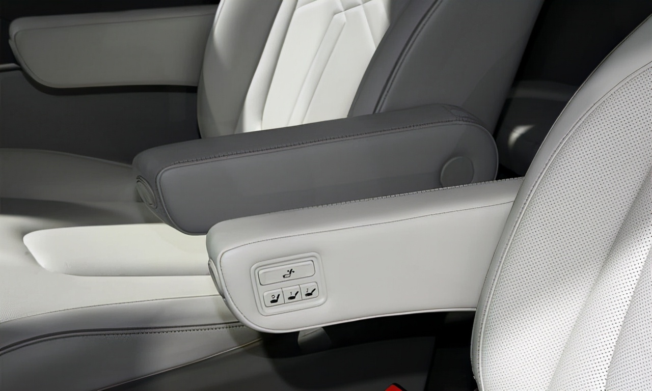 北京现代库斯途和别克gl8,现代库斯途和别克gl8选哪一个