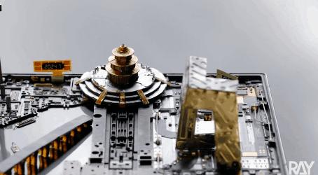 把小米铁蛋爆改成钢铁加鲁鲁的大佬，还曾把手机改造成北京城