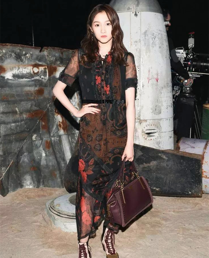 清爽又透气雪纺连衣裙穿着不闷,夏季雪纺连衣裙气质高级感轻奢