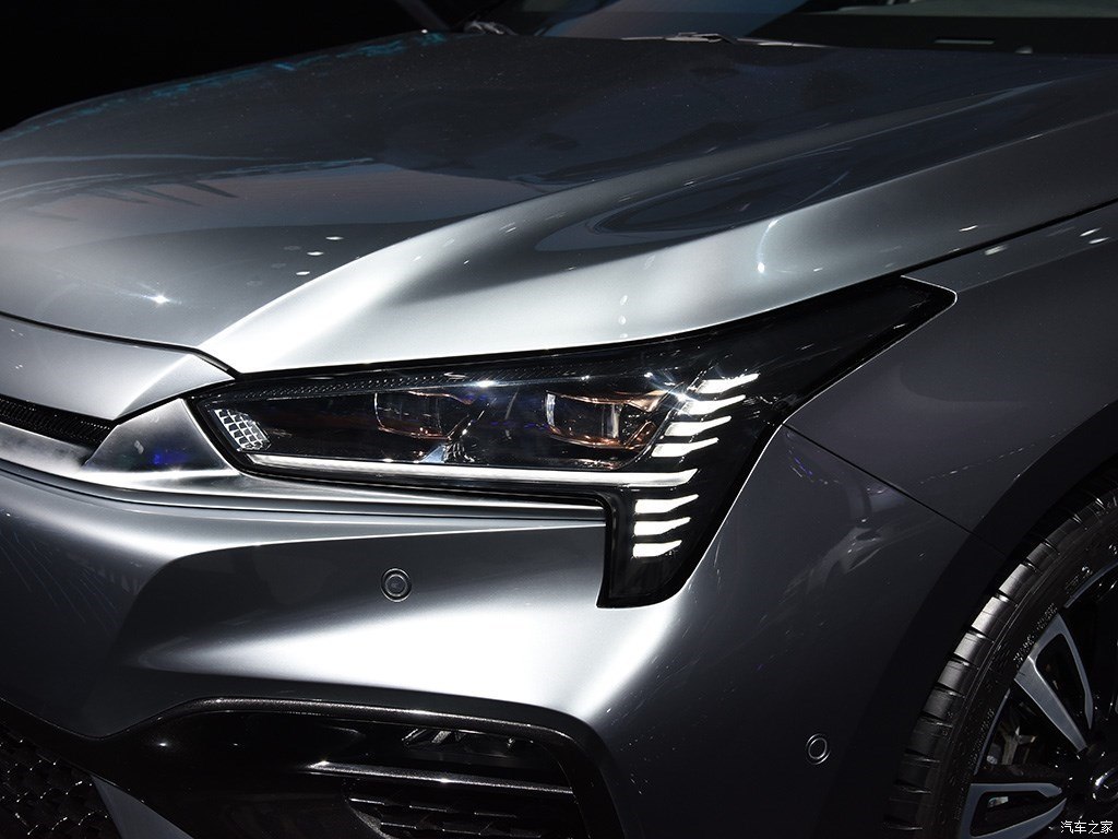 byd电动车新能源2024混动,byd电动车新能源续航1400公里