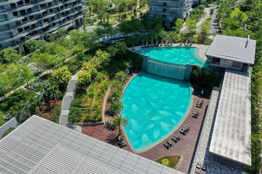 夏日泳池风景,夏日玩水胜地无边际泳池