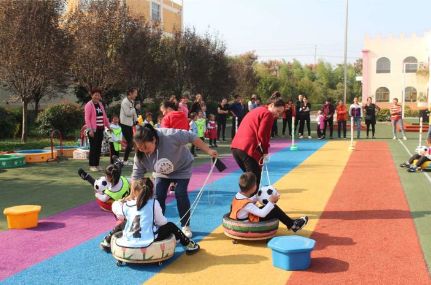 幼儿园足球节入场仪式,幼儿园开展足球嘉年华活动报道
